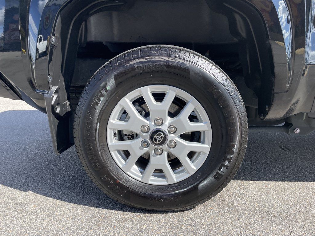 Used 2024 Toyota Tacoma SR5 AWD/4WD image 12