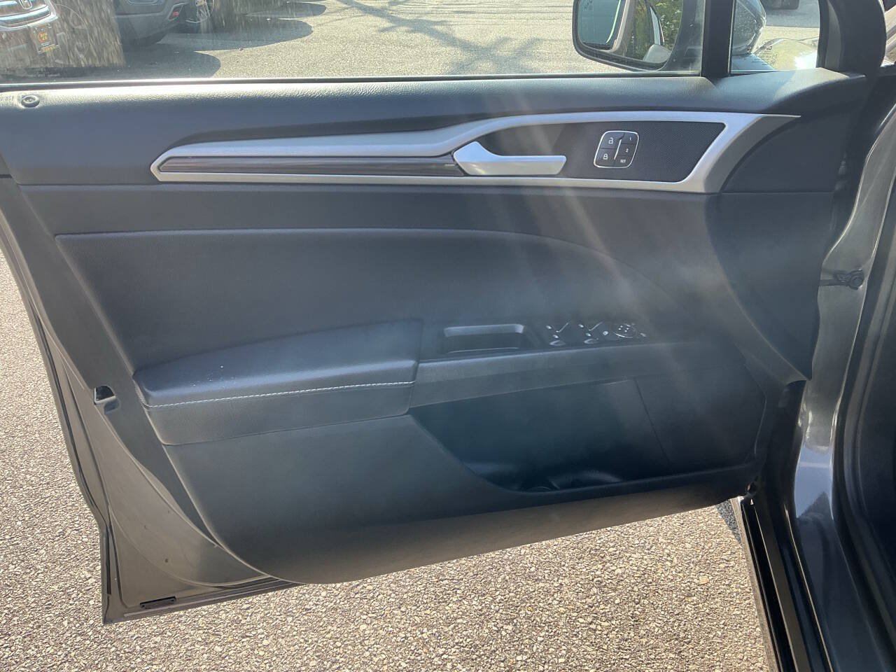 Used 2019 Ford Fusion SEL FWD image 16