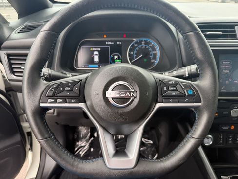 Certified 2023 Nissan Leaf SV Plus FWD image 17