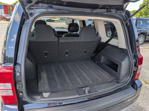 Used 2011 Jeep Patriot Latitude FWD image 6