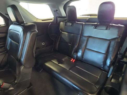 Used 2023 Ford Explorer XLT w/ Equipment Group 202A AWD/4WD image 31