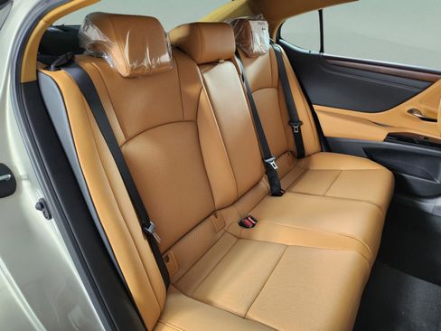 New 2025 Lexus ES 350 w/ Premium Package image 32