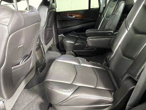 Used 2018 Cadillac Escalade Premium Luxury AWD/4WD image 17