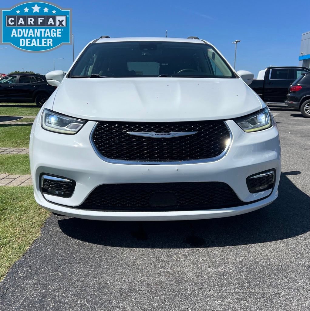 Used 2022 Chrysler Pacifica Touring-L FWD image 3