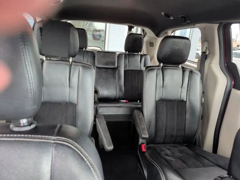 Used 2018 Dodge Grand Caravan SXT image 29
