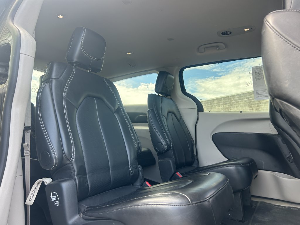 Used 2024 Chrysler Pacifica Touring-L FWD image 29