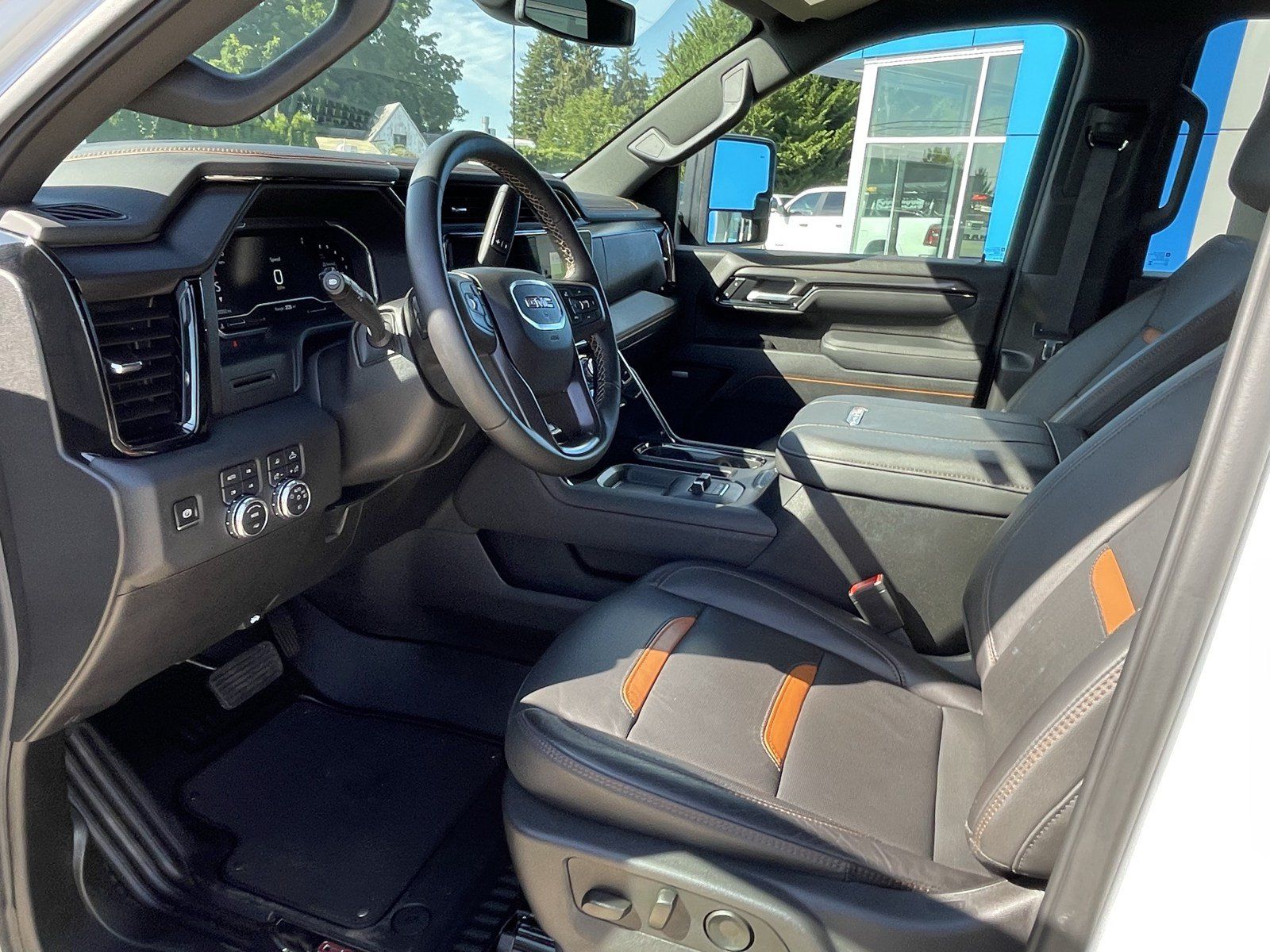 Used 2025 GMC Sierra 2500 AT4 AWD/4WD image 11