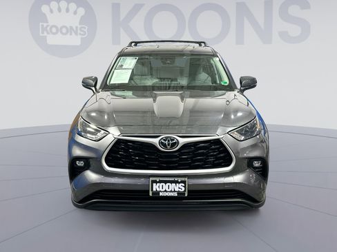 Used 2022 Toyota Highlander LE image 11