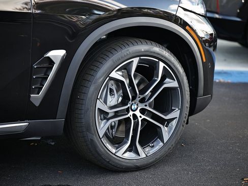 New 2026 BMW X5 xDrive50e w/ Climate Comfort Package image 5