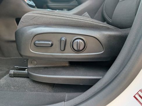 Used 2022 GMC Terrain SLE w/ Driver Convenience Package FWD image 19