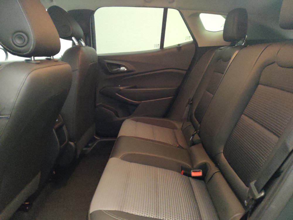 Used 2025 Chevrolet Trax LT FWD image 18