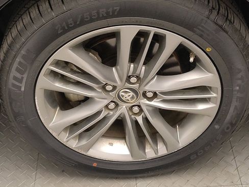 Used 2017 Toyota Camry SE image 31