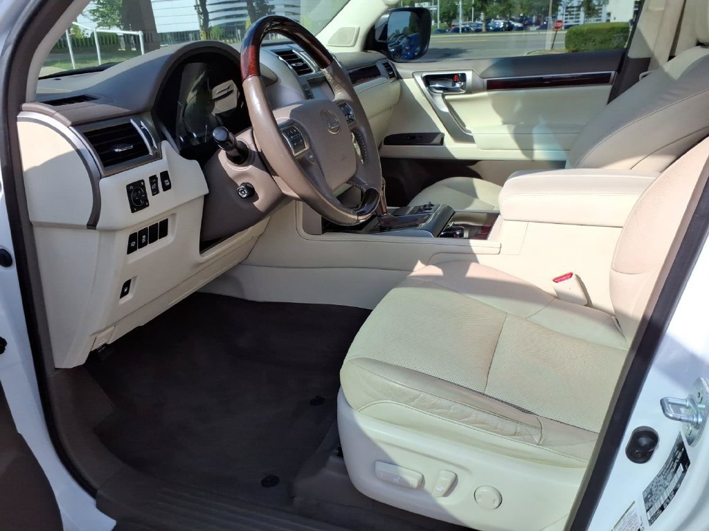 Used 2019 Lexus GX 460 Premium w/ Premium Package AWD/4WD image 10