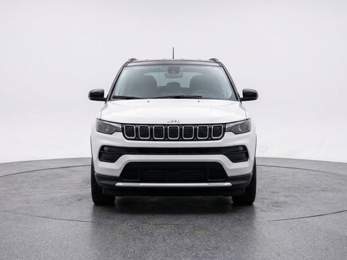 Used 2025 Jeep Compass Limited AWD/4WD image 2