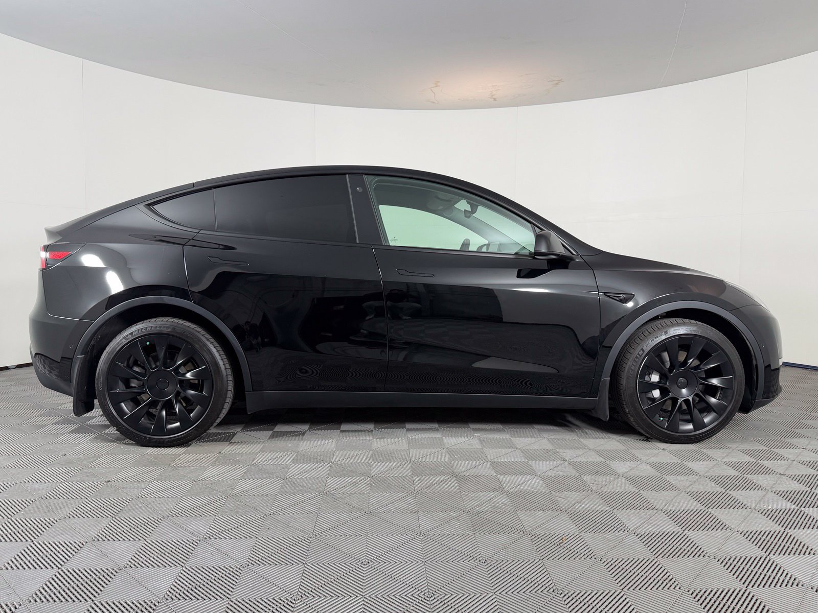 Used 2022 Tesla Model Y Long Range AWD/4WD image 10