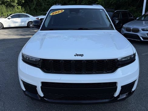 Used 2023 Jeep Grand Cherokee L Limited w/ Black Appearance Package AWD/4WD image 24