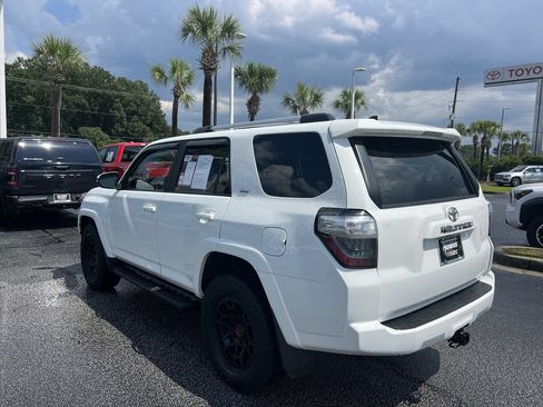 Used 2023 Toyota 4Runner SR5 Premium w/ Moonroof Package AWD/4WD image 8