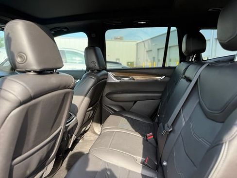 Used 2023 Cadillac XT6 Premium Luxury w/ Platinum Package AWD/4WD image 7