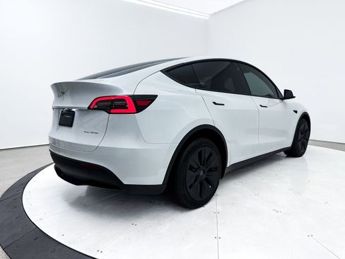Used 2023 Tesla Model Y Long Range image 15