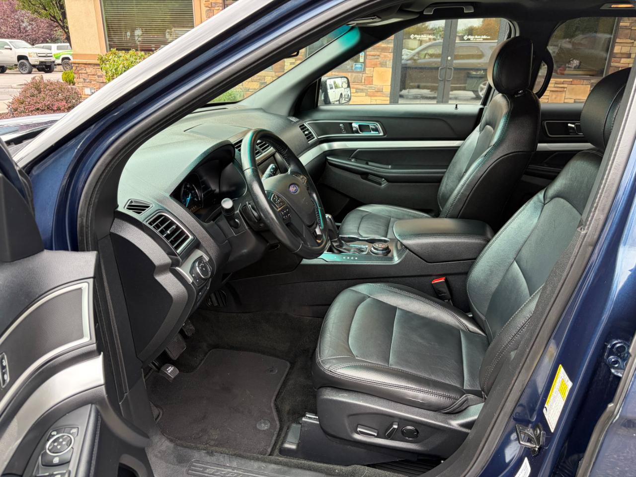 Used 2016 Ford Explorer XLT w/ Equipment Group 202A AWD/4WD image 4