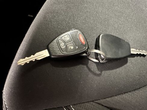 Used 2015 Jeep Wrangler Unlimited Sahara w/ Connectivity Group image 25