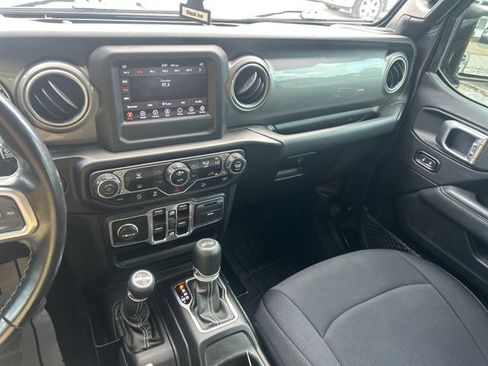 Used 2020 Jeep Wrangler Unlimited Sahara AWD/4WD image 24