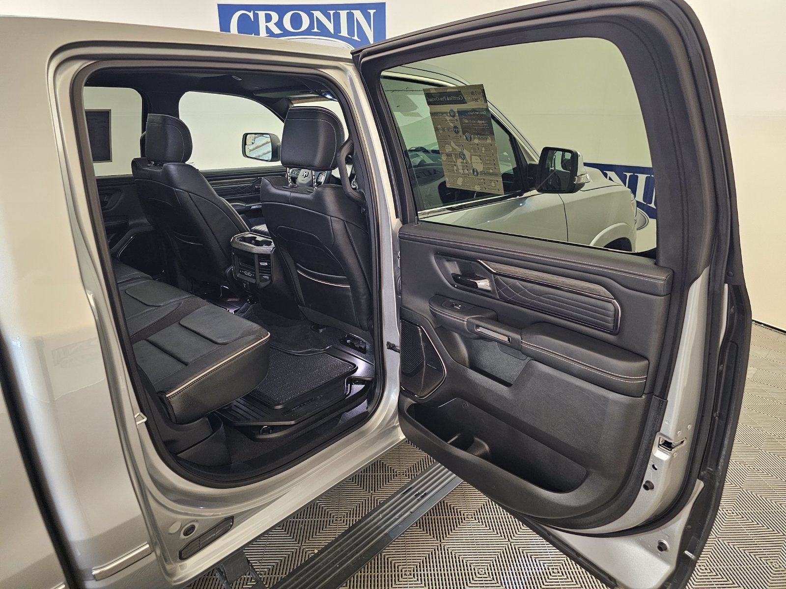 Used 2025 RAM 1500 Limited AWD/4WD image 23