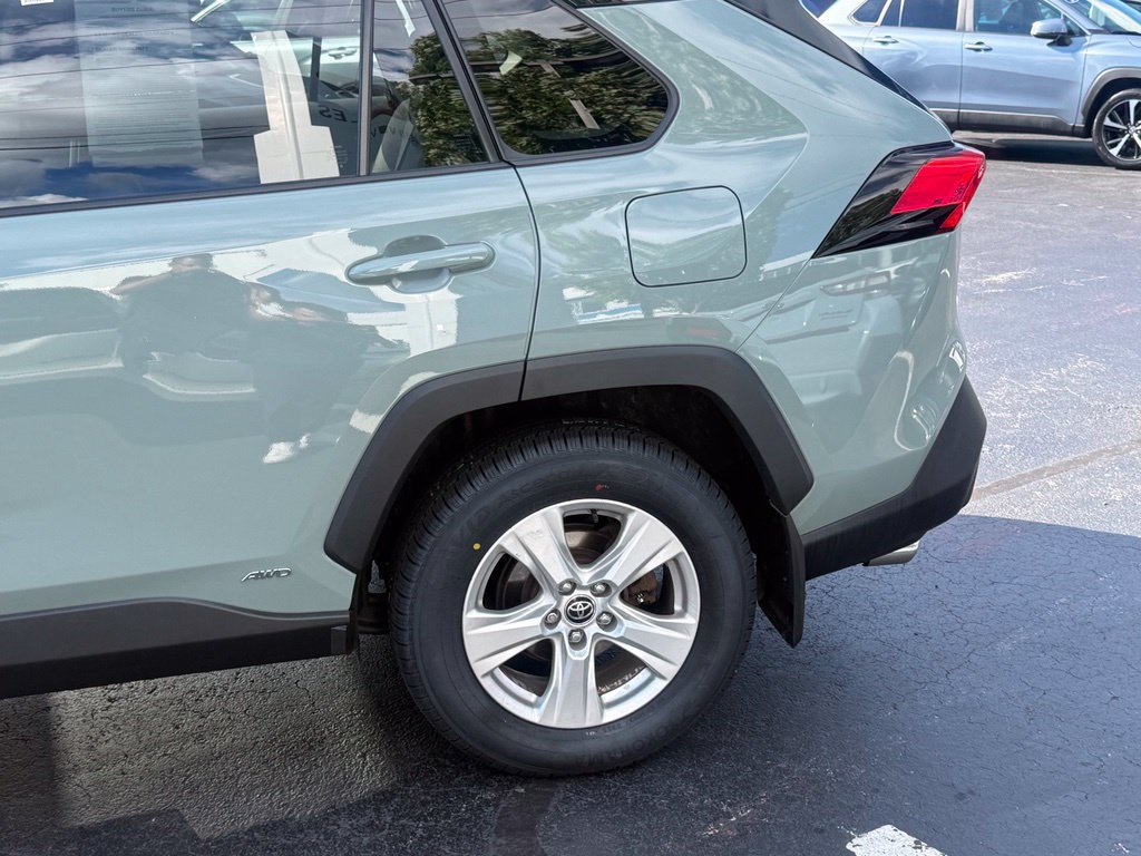 Used 2021 Toyota RAV4 XLE w/ Convenience Package AWD/4WD image 6