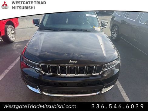 Used 2023 Jeep Grand Cherokee L Limited w/ Luxury Tech Group II image 3