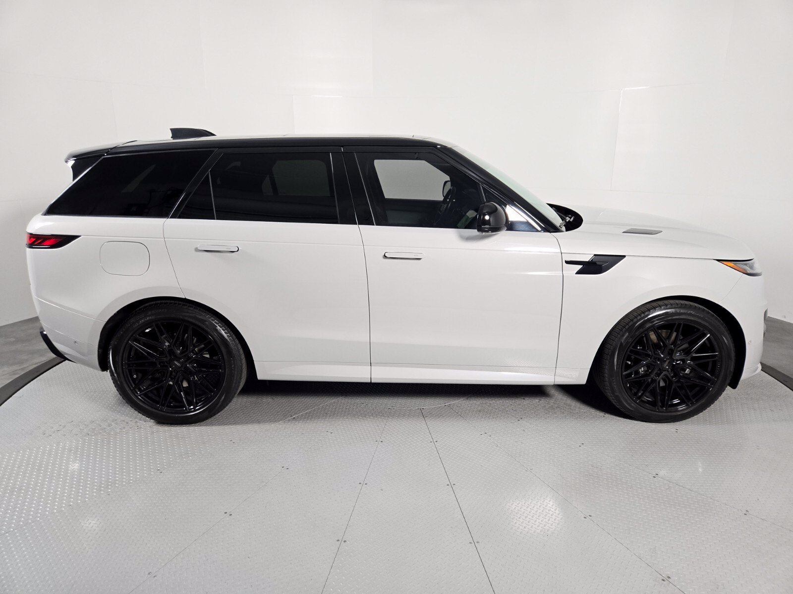 Used 2024 Land Rover Range Rover Sport Dynamic SE AWD/4WD image 6
