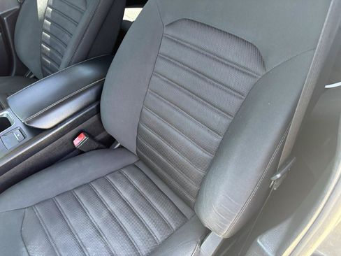 Used 2019 Ford Fusion SE FWD image 18