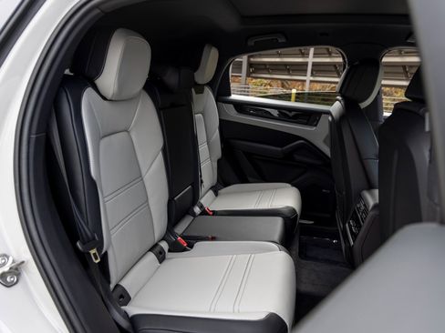 New 2025 Porsche Cayenne Coupe image 43