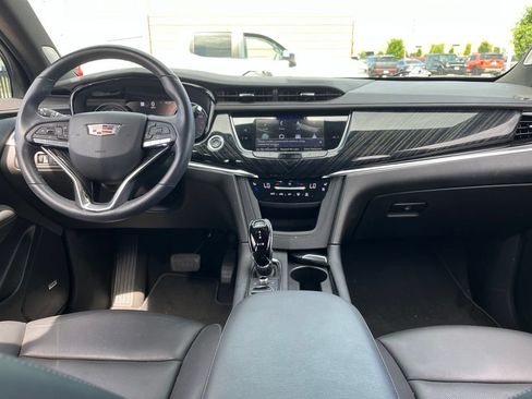 Used 2023 Cadillac XT6 Premium Luxury w/ Technology Package FWD image 16