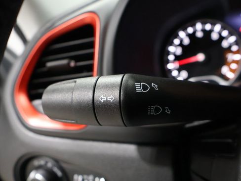 Used 2015 Jeep Renegade Trailhawk image 36