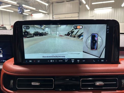 Certified 2025 Lincoln Aviator Reserve w/ Equipment Group 201A image 23