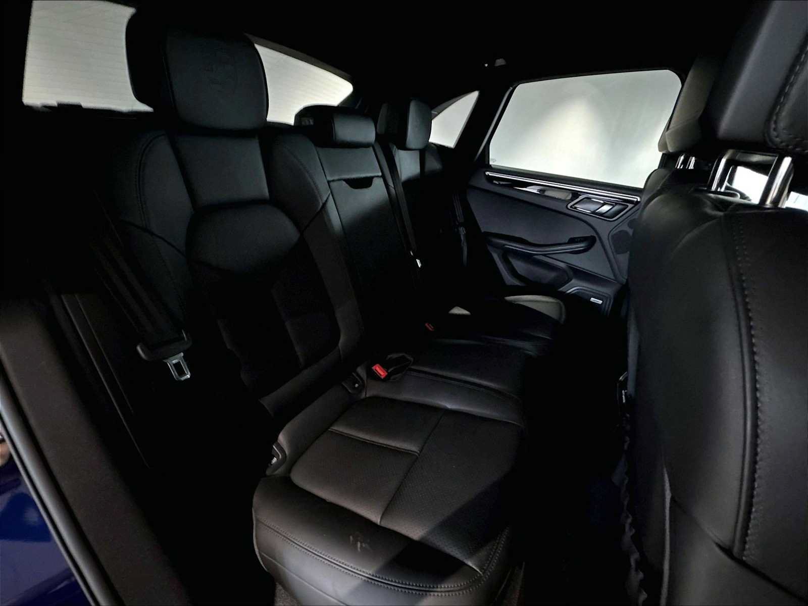 Used 2022 Porsche Macan AWD/4WD image 31