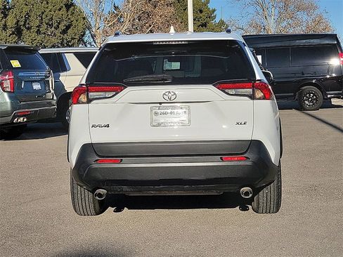 Used 2021 Toyota RAV4 XLE w/ Convenience Package image 9