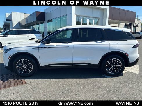 Certified 2024 Lincoln Nautilus Premier AWD/4WD image 2