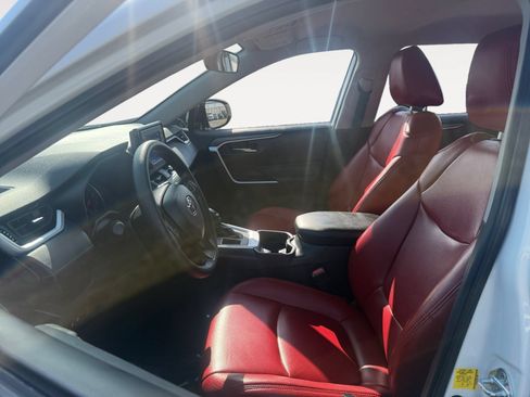 Certified 2021 Toyota RAV4 XLE w/ Carpet Mat Package (TMS) FWD image 9