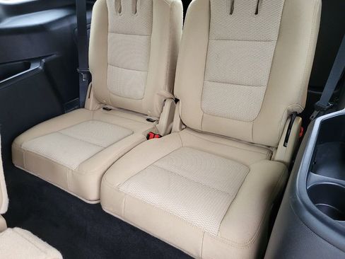 Used 2016 Ford Explorer XLT image 17