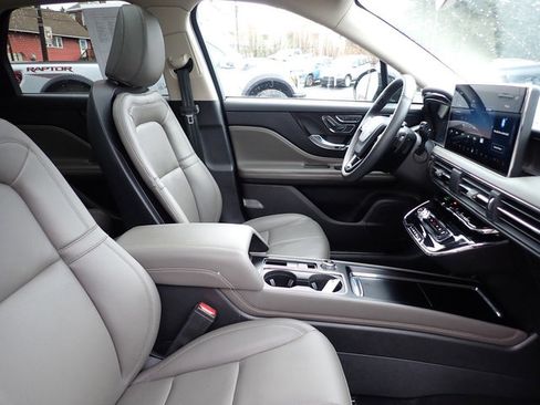 Used 2023 Lincoln Corsair AWD w/ Equipment Group 101A image 8