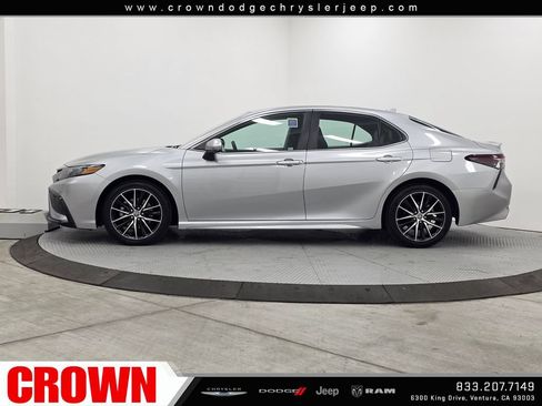Used 2021 Toyota Camry SE FWD image 4