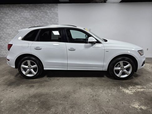 Used 2017 Audi Q5 2.0T Premium Plus w/ Technology Package image 3
