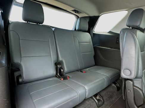 Used 2019 Chevrolet Traverse LT image 18