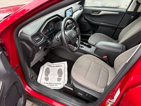 Used 2022 Ford Escape SE w/ SE Sport Appearance Package image 12