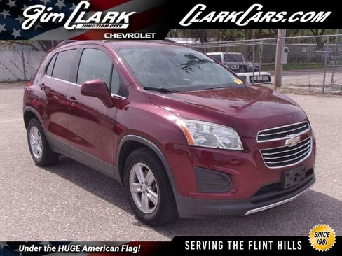 Used 2016 Chevrolet Trax LT w/ LT Convenience Package FWD image 1