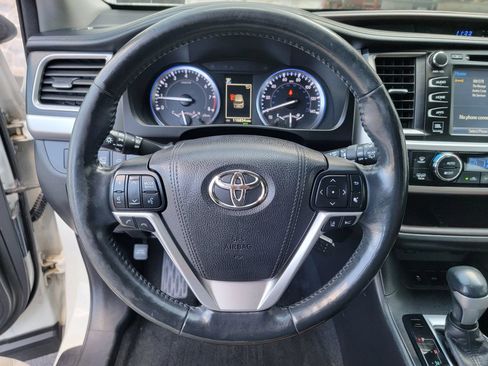 Used 2017 Toyota Highlander AWD V6 image 29