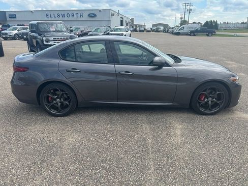 Used 2017 Alfa Romeo Giulia Ti w/ TI 19" Sport Package AWD/4WD image 8