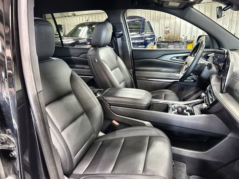 Used 2025 Chevrolet Traverse LT FWD image 32