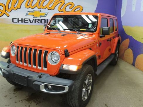 Used 2019 Jeep Wrangler Unlimited Sahara w/ Uconnect 4C Nav & Sound Group AWD/4WD image 4